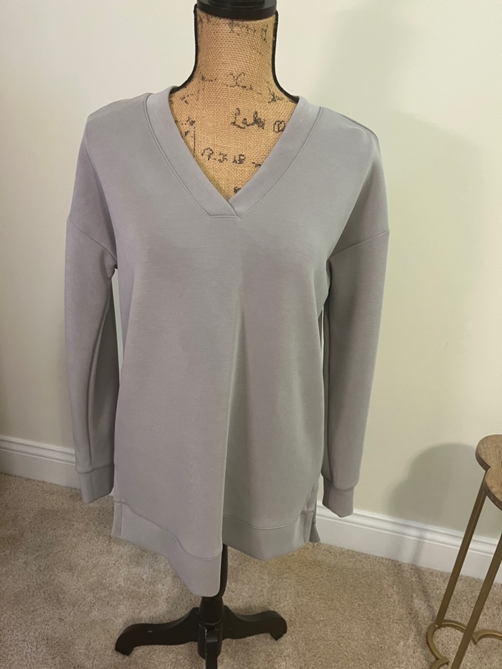 Cable & Gauge Light Gray V-Neck Pullover Sweatshirt